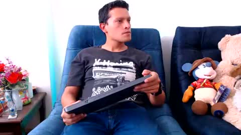Manu online show from 07/17/26, 09:08