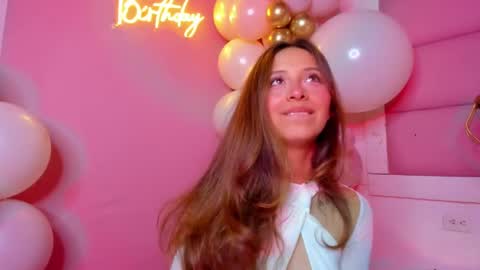 Snapshot of littlee_emma_ chatting on 02/22/25, 06:28 littlee_emma_ online show from 02/22/25, 06:28