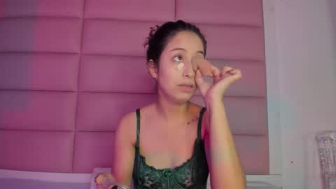 littlee_emma_ online show from 12/18/25, 03:12