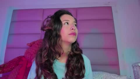 littlee_emma_ online show from 12/22/25, 03:25