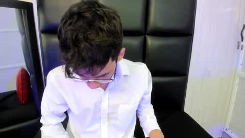 MAX online show from 09/11/25, 11:54