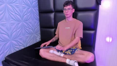 MAX online show from 10/02/25, 12:01