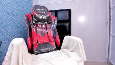 MAX online show from 11/01/25, 01:35