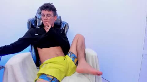 MAX online show from 11/05/25, 07:03