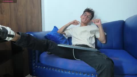 MAX online show from 12/02/25, 08:37