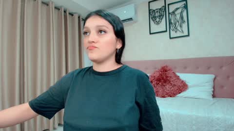 Sarahs Room online show from 01/30/25, 03:22