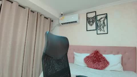 Sarahs Room online show from 05/20/26, 01:56