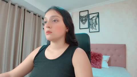 Snapshot of littlemolly_pregnant chatting on 06/26/26, 10:58 Sarahs Room online show from 06/26/26, 10:58