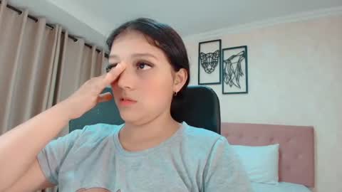 Snapshot of littlemolly_pregnant chatting on 07/07/26, 12:02 Sarahs Room online show from 07/07/26, 12:02