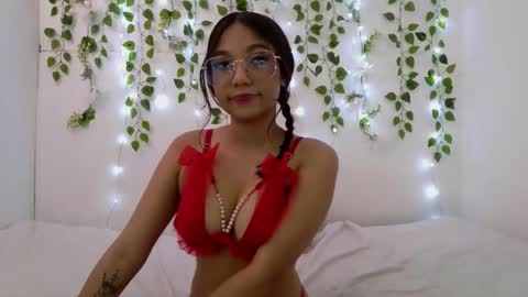 Snapshot of littlemoonx chatting on 03/26/26, 02:17 Moon online show from 03/26/26, 02:17