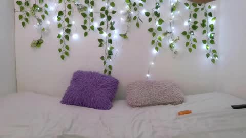 Snapshot of littlemoonx chatting on 04/02/26, 02:31 Moon online show from 04/02/26, 02:31