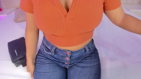 im olivia IG littleolivia01 online show from 01/28/25, 01:05