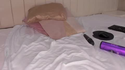 im olivia IG littleolivia01 online show from 03/01/25, 05:38