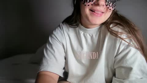 littleredswan online show from 07/20/26, 05:00