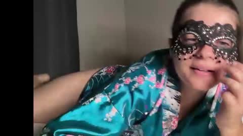 littleredswan online show from 07/21/26, 04:48