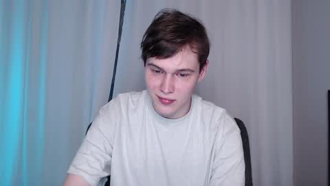 Snapshot of littlesadcabbage chatting on 12/16/24, 03:54 Sonnenschein online show from 12/16/24, 03:54