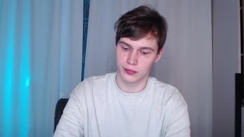 Snapshot of littlesadcabbage chatting on 12/20/24, 01:14 Sonnenschein online show from 12/20/24, 01:14