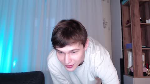 Snapshot of littlesadcabbage chatting on 12/20/24, 07:44 Sonnenschein online show from 12/20/24, 07:44