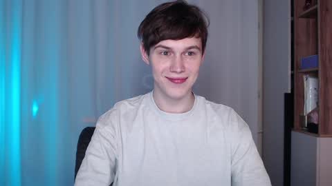 Snapshot of littlesadcabbage chatting on 12/21/24, 01:53 Sonnenschein online show from 12/21/24, 01:53