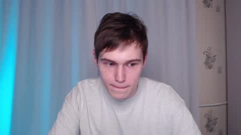 Snapshot of littlesadcabbage chatting on 01/11/25, 06:44 Sonnenschein online show from 01/11/25, 06:44