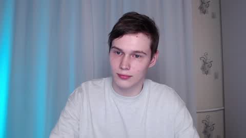 Snapshot of littlesadcabbage chatting on 01/11/25, 09:46 Sonnenschein online show from 01/11/25, 09:46