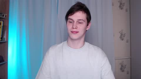 Snapshot of littlesadcabbage chatting on 02/14/25, 01:23 Sonnenschein online show from 02/14/25, 01:23