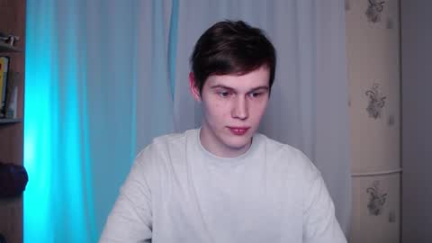 Snapshot of littlesadcabbage chatting on 02/14/25, 04:26 Sonnenschein online show from 02/14/25, 04:26