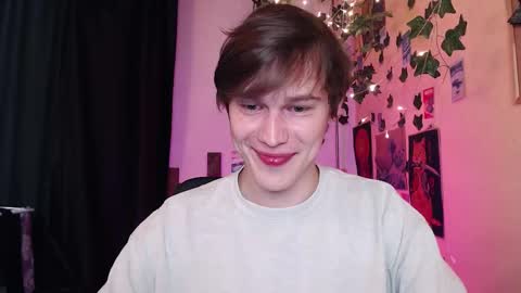 Snapshot of littlesadcabbage chatting on 10/24/25, 04:20 Sonnenschein online show from 10/24/25, 04:20