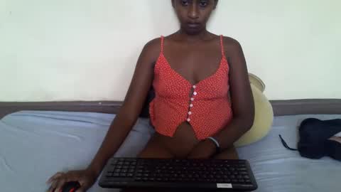 Snapshot of littlesandie chatting on 02/21/25, 09:45 littlesandie online show from 02/21/25, 09:45