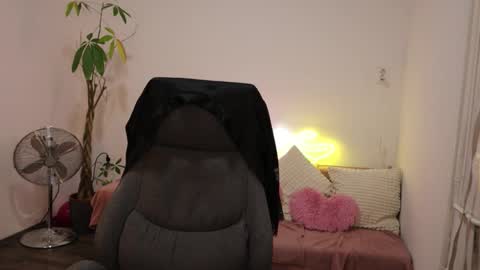 littlestellaspark online show from 11/23/25, 06:19