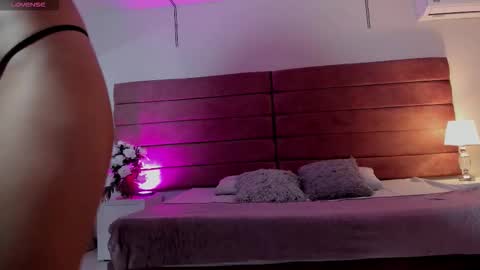 littlevaale online show from 12/23/25, 10:24