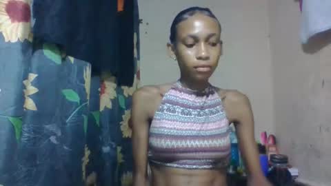 Snapshot of littleyanah chatting on 04/17/26, 03:59 yanah online show from 04/17/26, 03:59