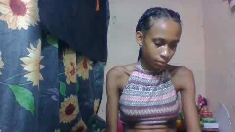 Snapshot of littleyanah chatting on 04/19/26, 02:49 yanah online show from 04/19/26, 02:49