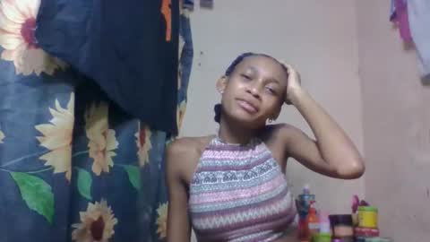 Snapshot of littleyanah chatting on 04/19/26, 06:10 yanah online show from 04/19/26, 06:10