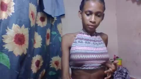 Snapshot of littleyanah chatting on 04/20/26, 07:55 yanah online show from 04/20/26, 07:55