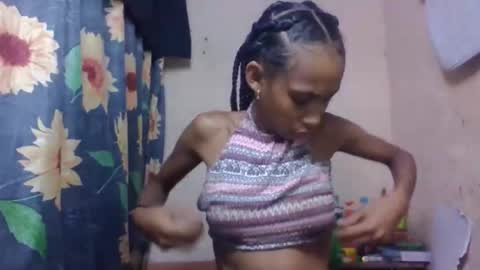 Snapshot of littleyanah chatting on 04/21/26, 03:35 yanah online show from 04/21/26, 03:35