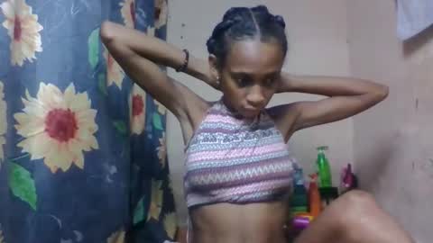 Snapshot of littleyanah chatting on 04/22/26, 05:58 yanah online show from 04/22/26, 05:58
