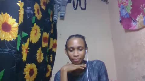 Snapshot of littleyanah chatting on 04/24/26, 06:10 yanah online show from 04/24/26, 06:10