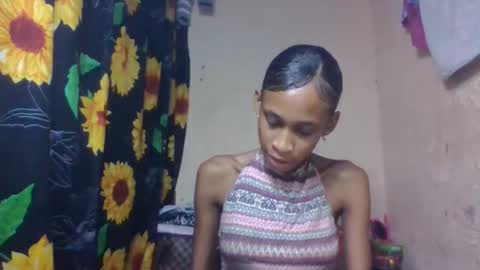 Snapshot of littleyanah chatting on 04/25/26, 07:00 yanah online show from 04/25/26, 07:00