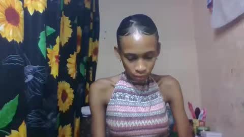 Snapshot of littleyanah chatting on 04/27/26, 07:17 yanah online show from 04/27/26, 07:17