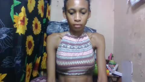 Snapshot of littleyanah chatting on 05/01/26, 01:21 yanah online show from 05/01/26, 01:21