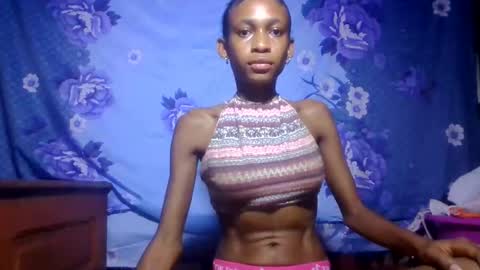 Snapshot of littleyanah chatting on 05/25/26, 07:14 yanah online show from 05/25/26, 07:14