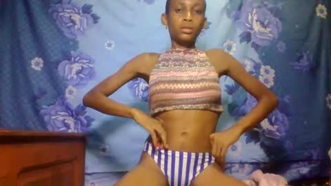 Snapshot of littleyanah chatting on 05/27/26, 05:21 yanah online show from 05/27/26, 05:21