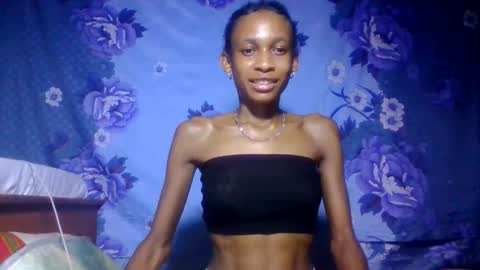 Snapshot of littleyanah chatting on 05/28/26, 01:19 yanah online show from 05/28/26, 01:19