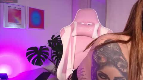 Snapshot of liujunne chatting on 11/26/25, 10:00 Junne liu online show from 11/26/25, 10:00