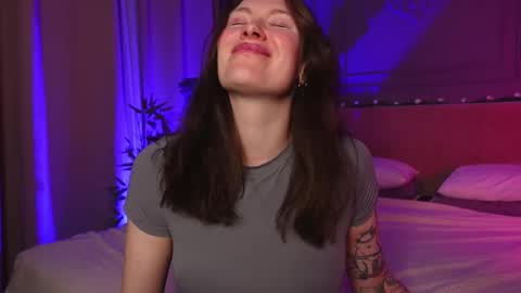 Liv 3 online show from 12/20/25, 02:35