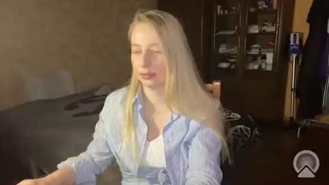 Snapshot of livandria chatting on 04/11/26, 09:08 Livandria online show from 04/11/26, 09:08