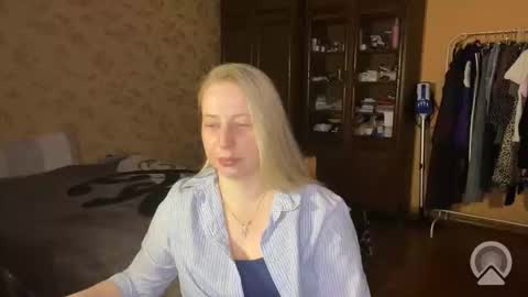 Snapshot of livandria chatting on 04/12/26, 08:03 Livandria online show from 04/12/26, 08:03