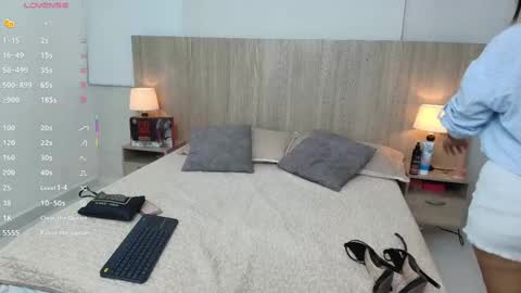 Liz online show from 09/10/25, 02:22