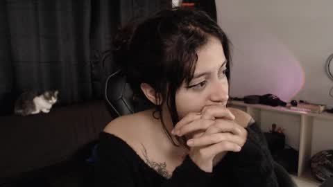 Snapshot of liz_beths chatting on 11/24/25, 08:30 Elizabeth online show from 11/24/25, 08:30